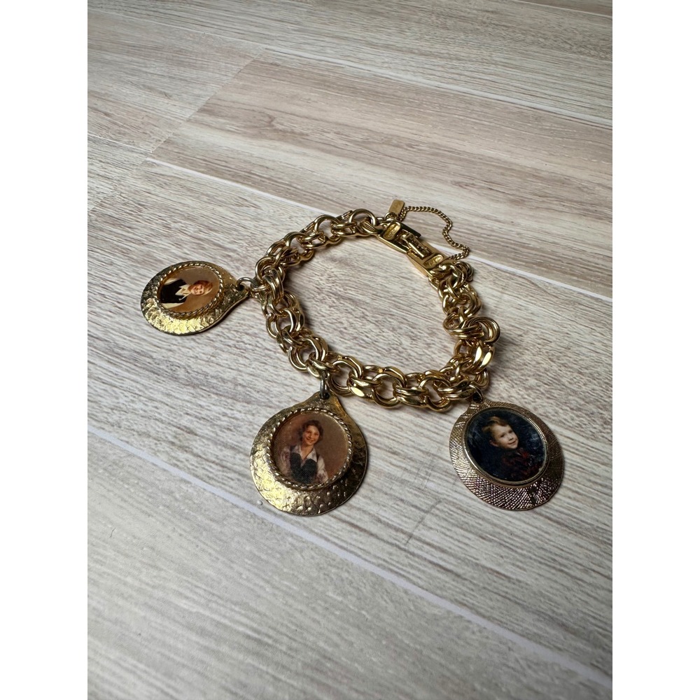 Monet Charm Bracelet Women 7.5in Gold Excellent Vintage Photo Frame Chunky Link